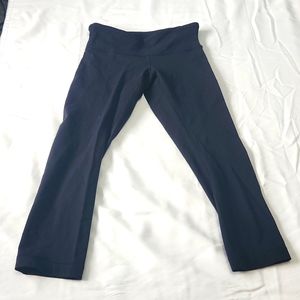 Lululemon black capri leggings